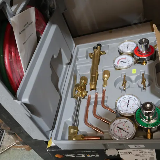 Oxygen in acetylene welding accessory kit