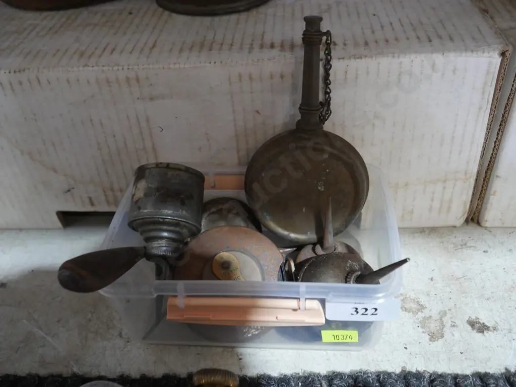 Assorted oil cans Image 1++