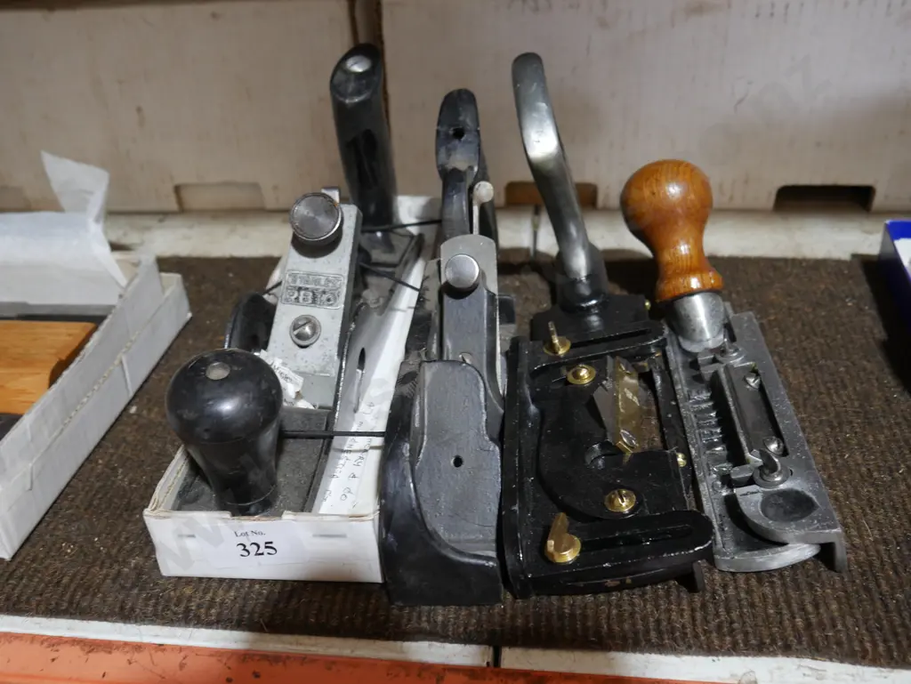 Four assorted wood planes Image 1++
