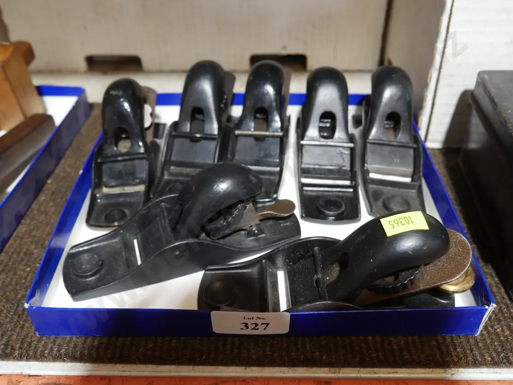 Assorted small wood planes Image 1++