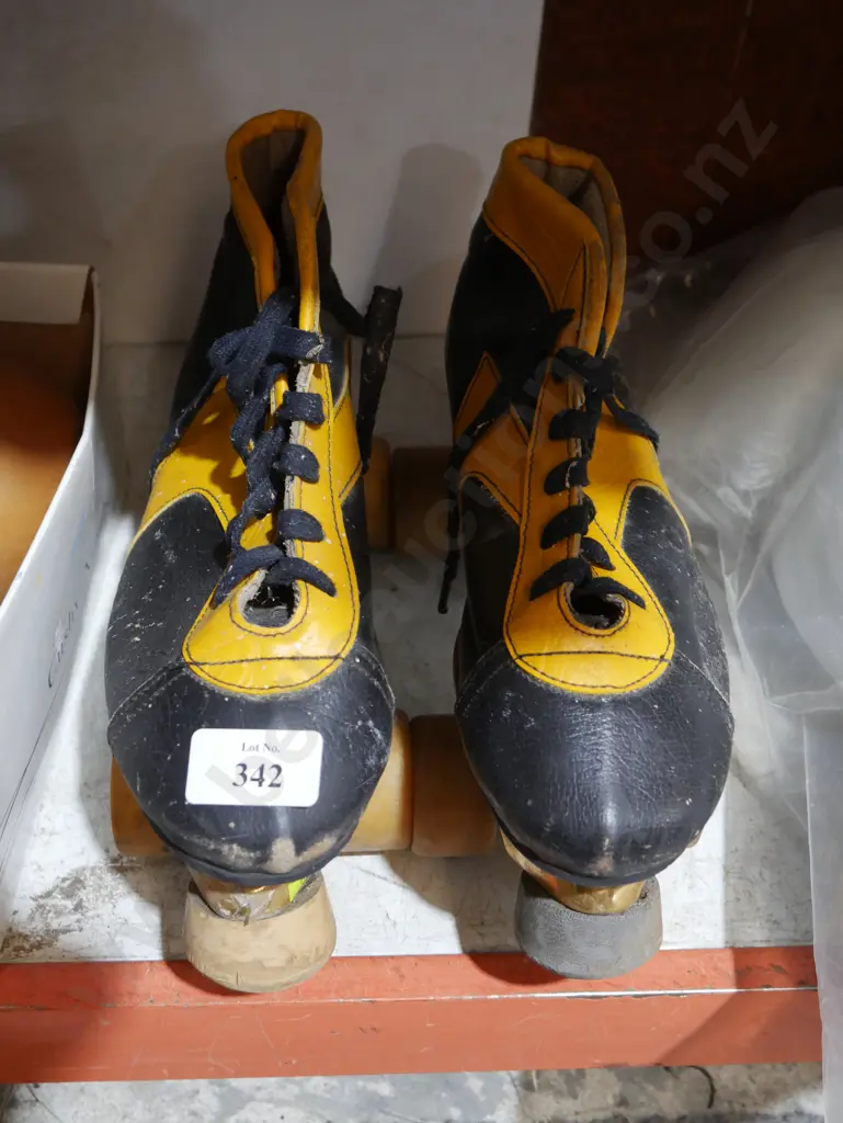 Vintage roller skates Image 1++