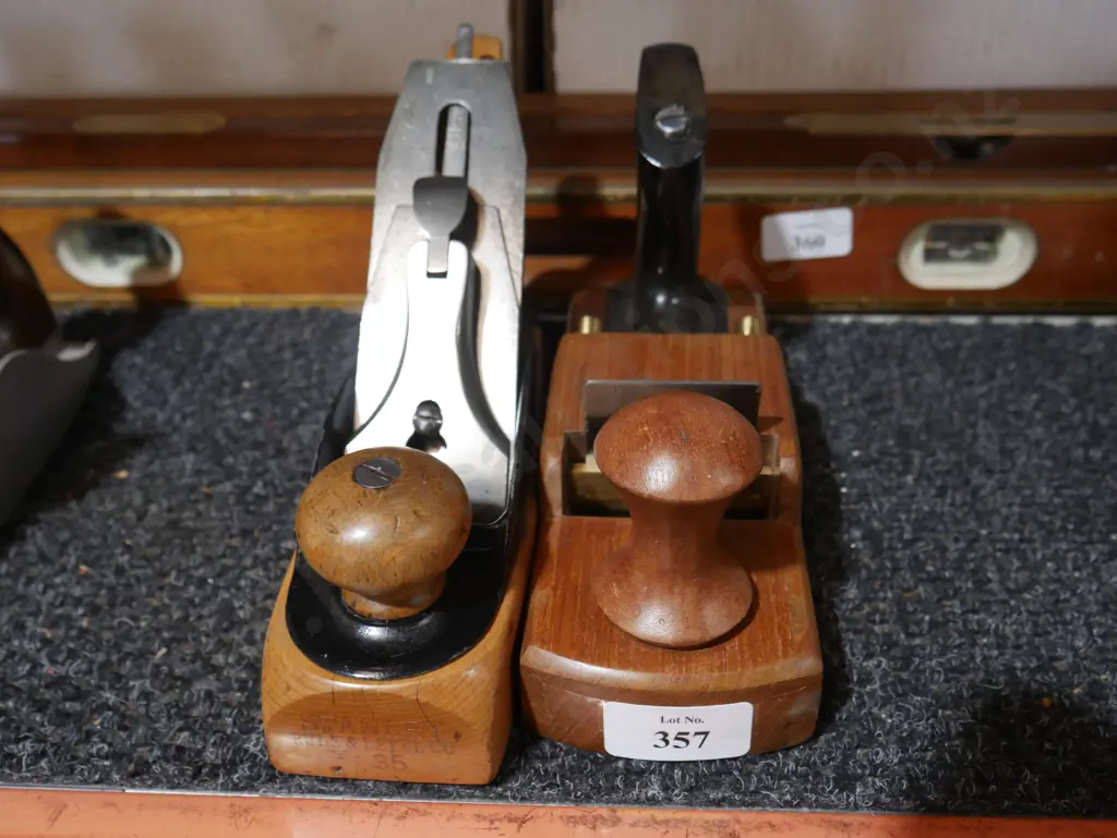 Two wood planes Image 1++