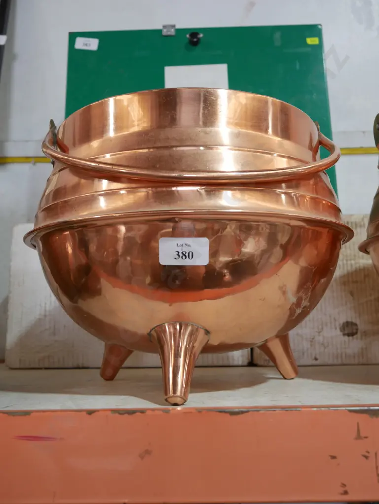 Vintage copper cauldron Image 1++