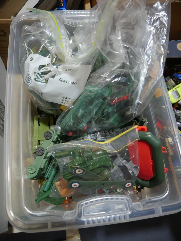 Plastic military toys Image 1++
