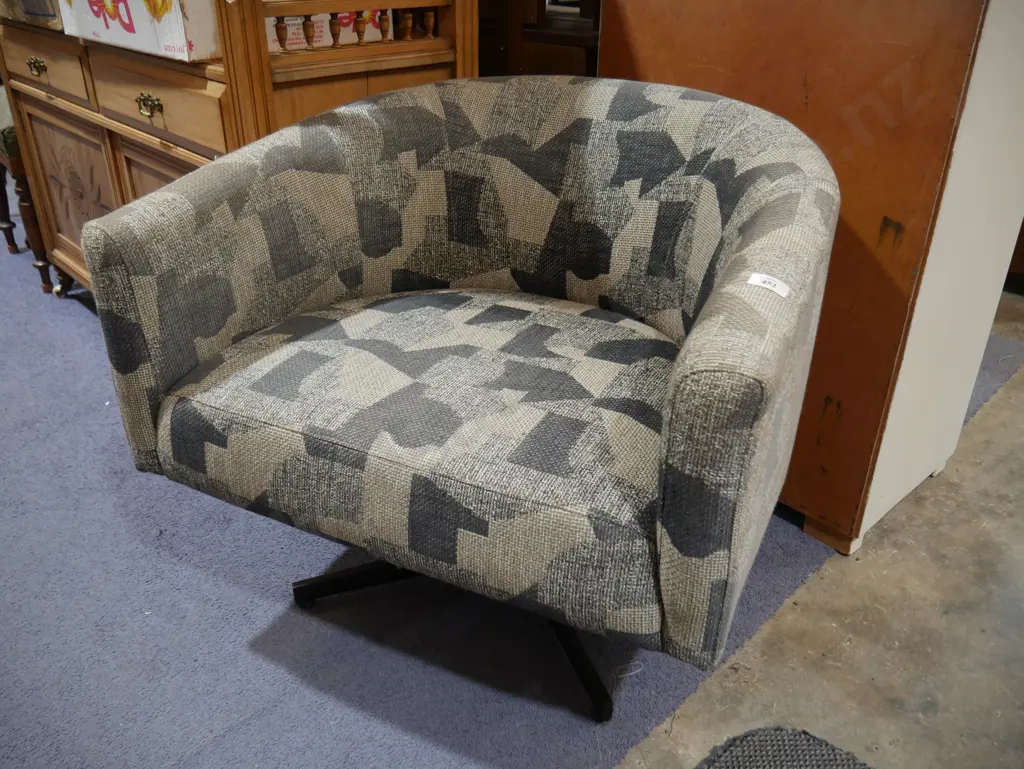 Rotating armchair Image 1++