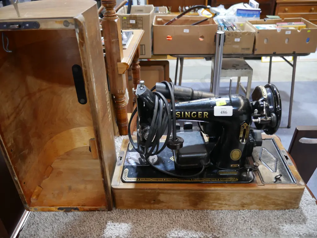 Singer sewing machine Image 1++