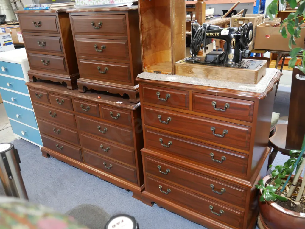 Four-piece bedroom suite Image 1++