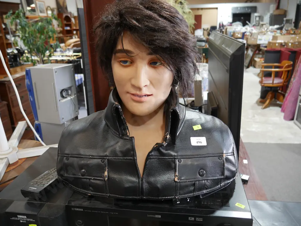 Animatronic Elvis Image 1++