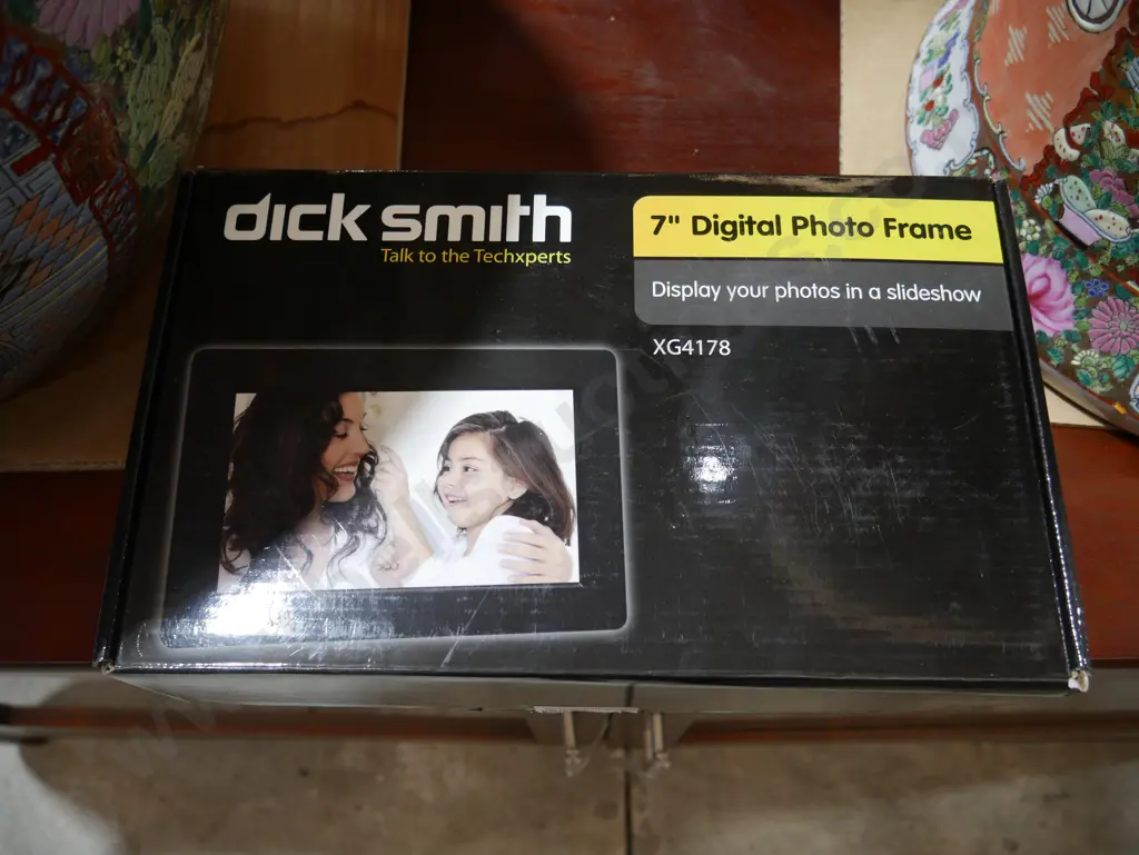 7-in digital photo frame Image 1++