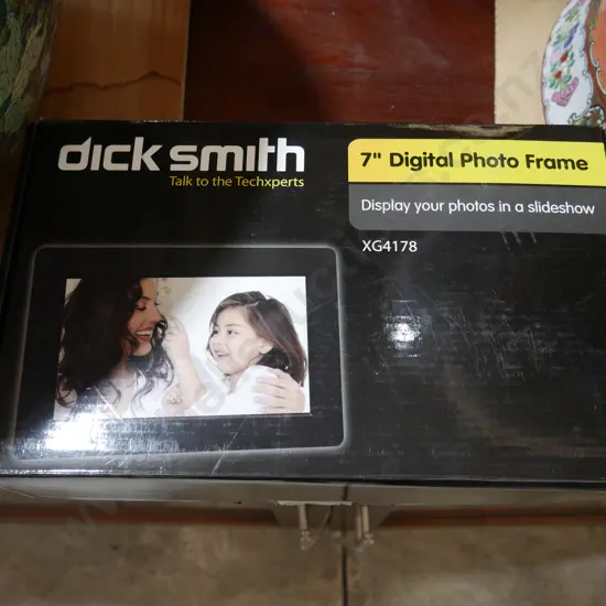 7-in digital photo frame