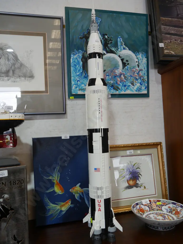 LEGO model Saturn V Image 1++