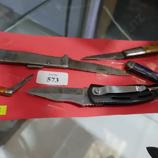 Assorted folding knives