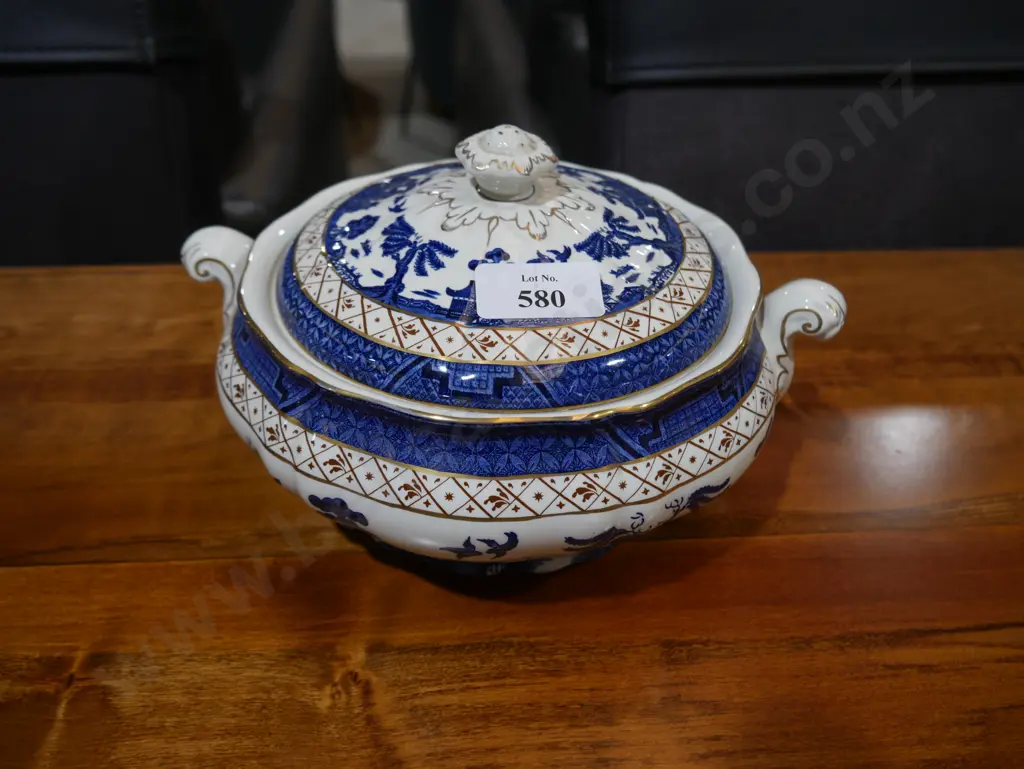 Booths serving dish Image 1++