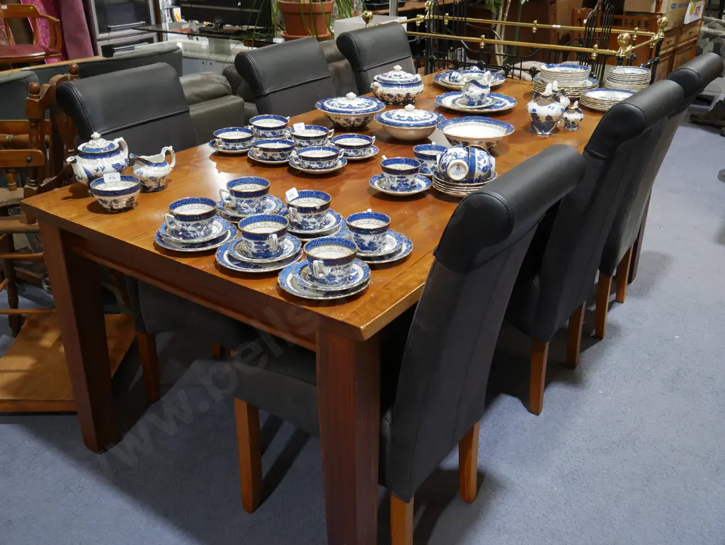 Dining table and 6 chairs Image 1++