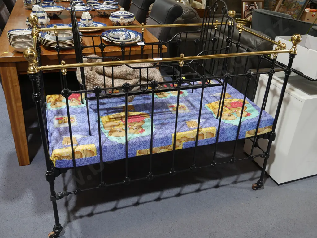 Antique wrought iron baby cot Image 1++