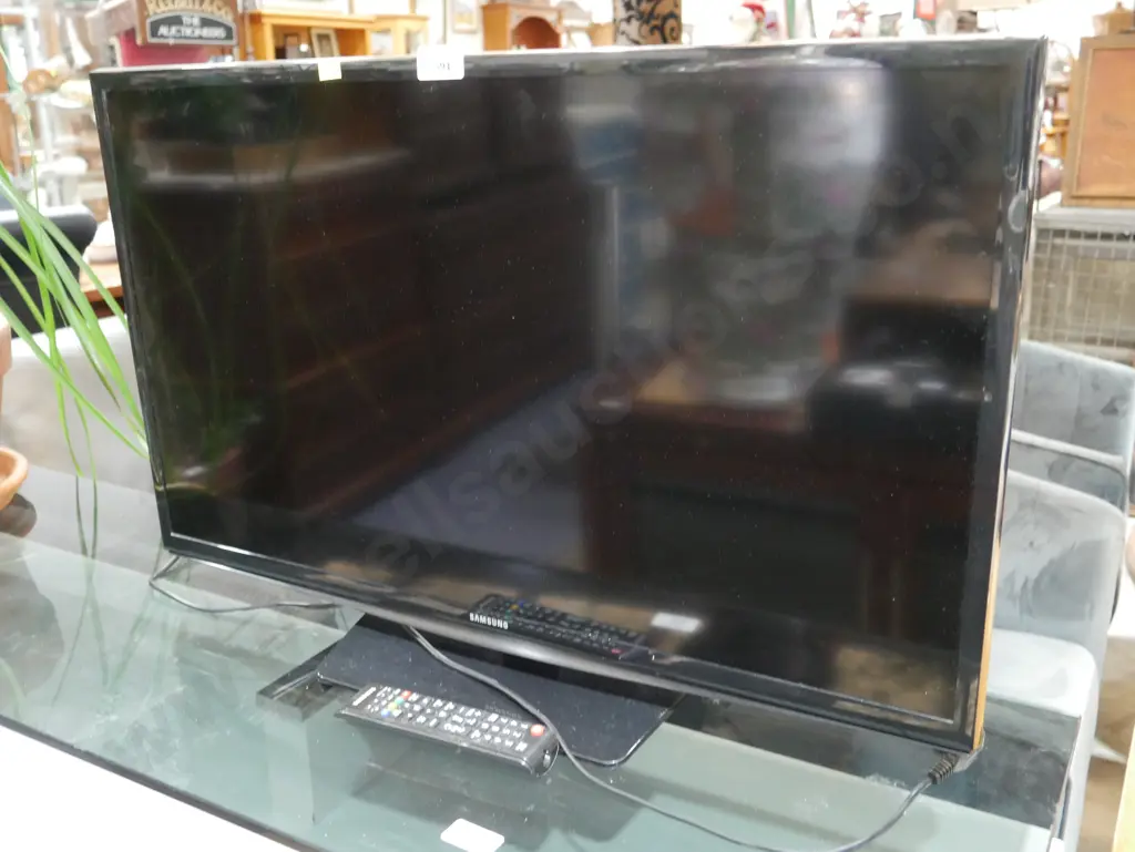 Samsung 32 inch TV Image 1++