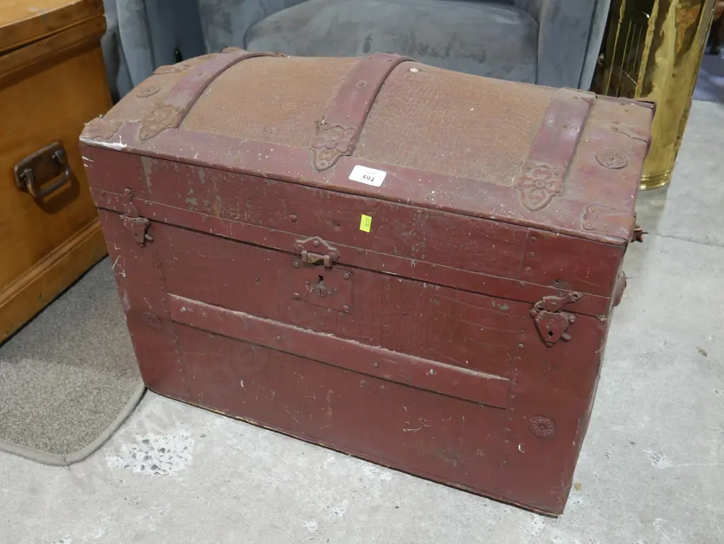 Metal trunk Image 1++