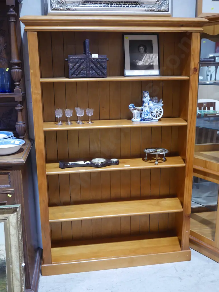 Wooden bookcase Image 1++