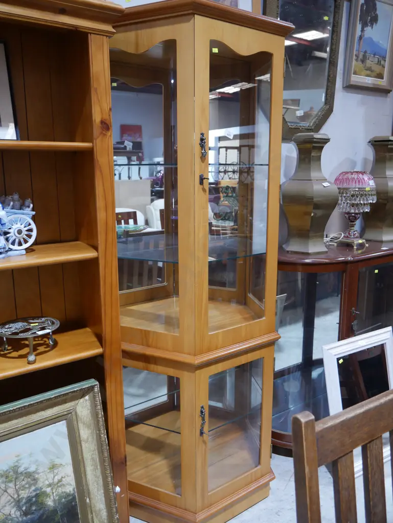 Glass display cabinet Image 1++