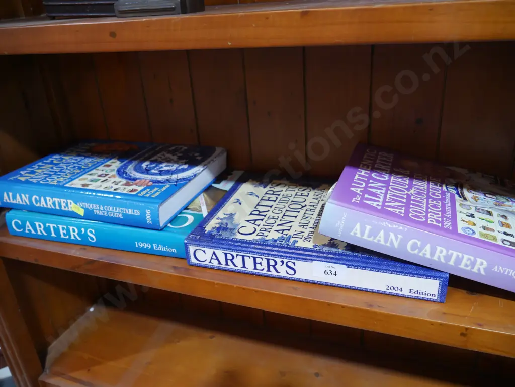 4 Carter's antique price guide books Image 1++
