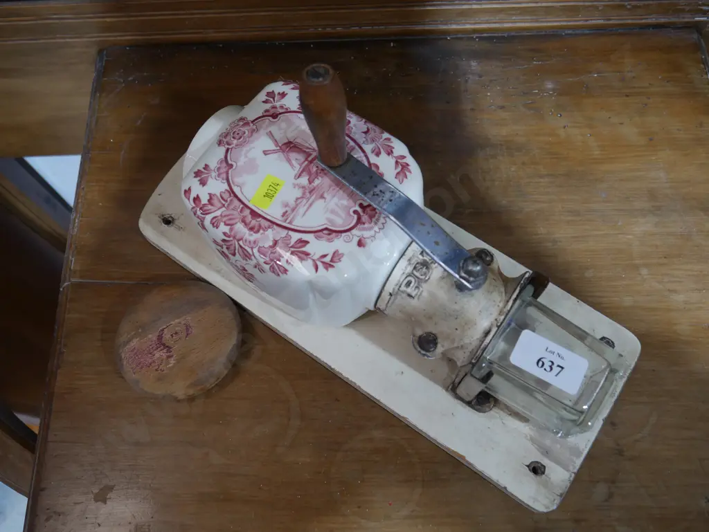 Vintage coffee grinder Image 1++