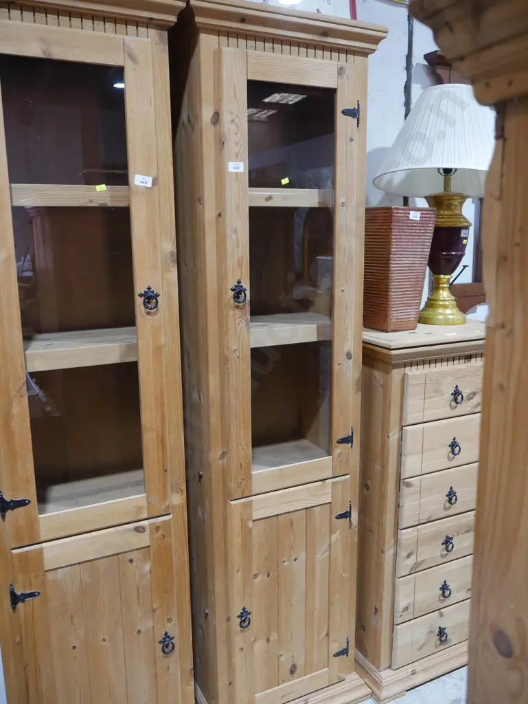 IKEA display cabinet Image 1++