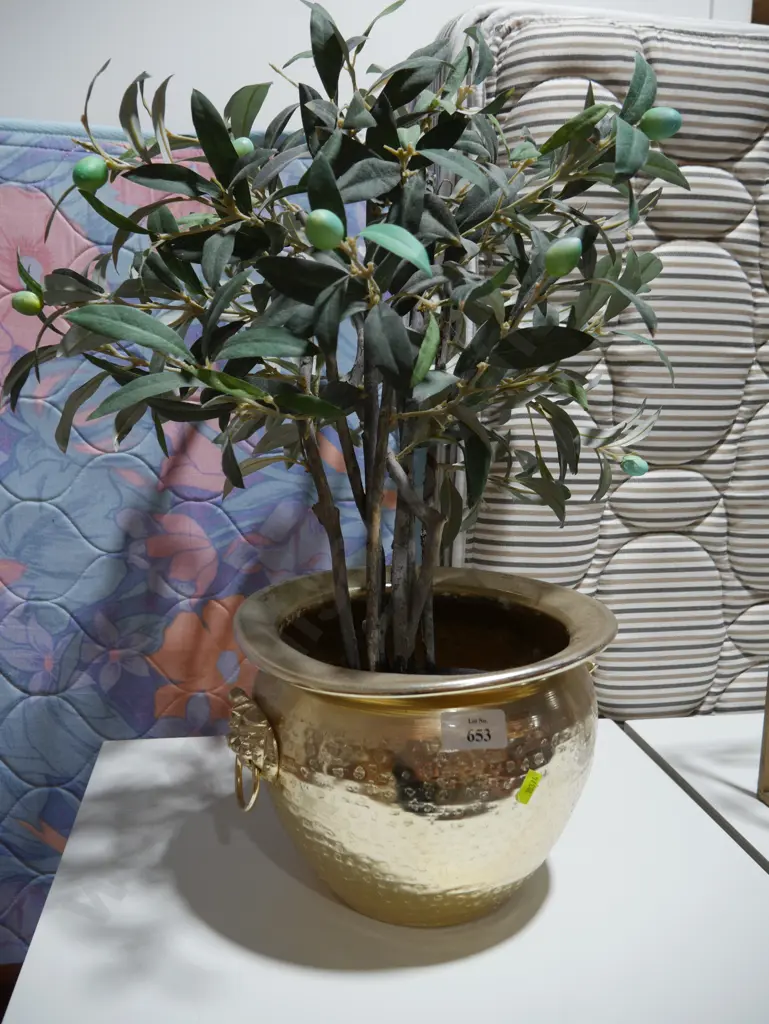 Pot with artificial plant Image 1++