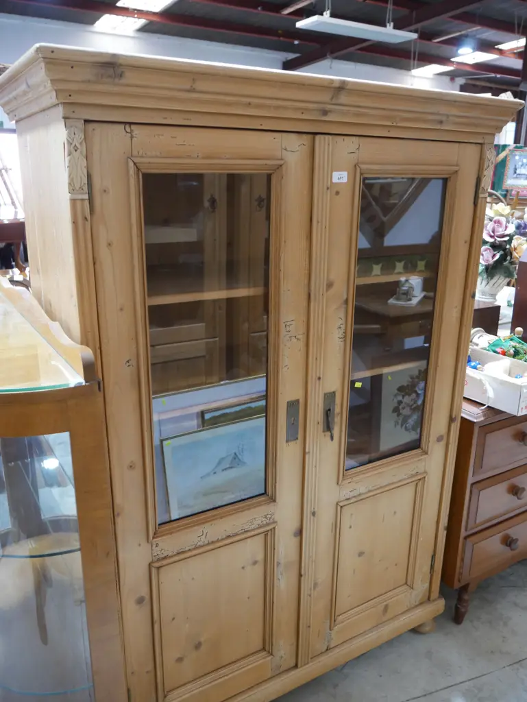 Pine glass door cabinet Image 1++