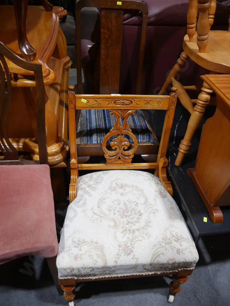 Two chairs Image 1++