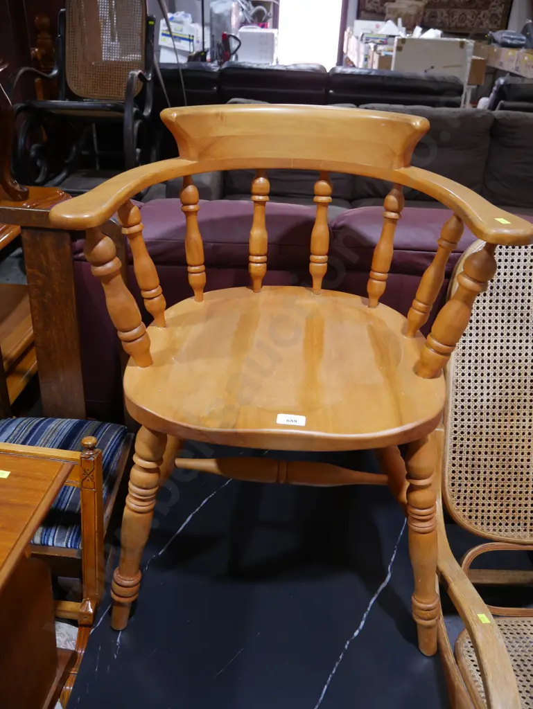 Captain's chair Image 1++