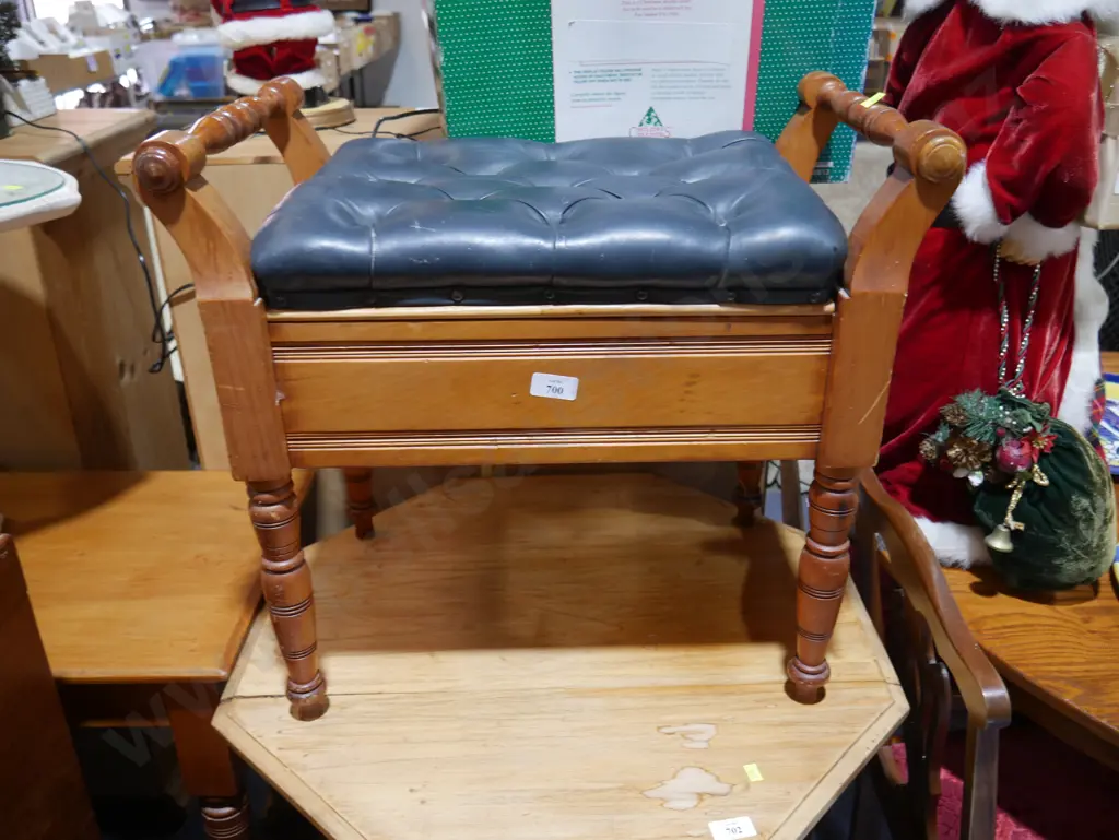 Piano stool Image 1++