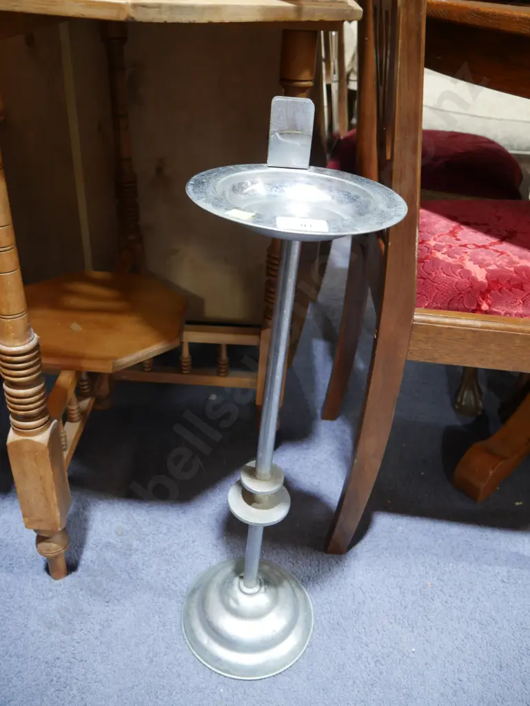 Ash tray stand Image 1++