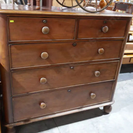 Chest of drawers