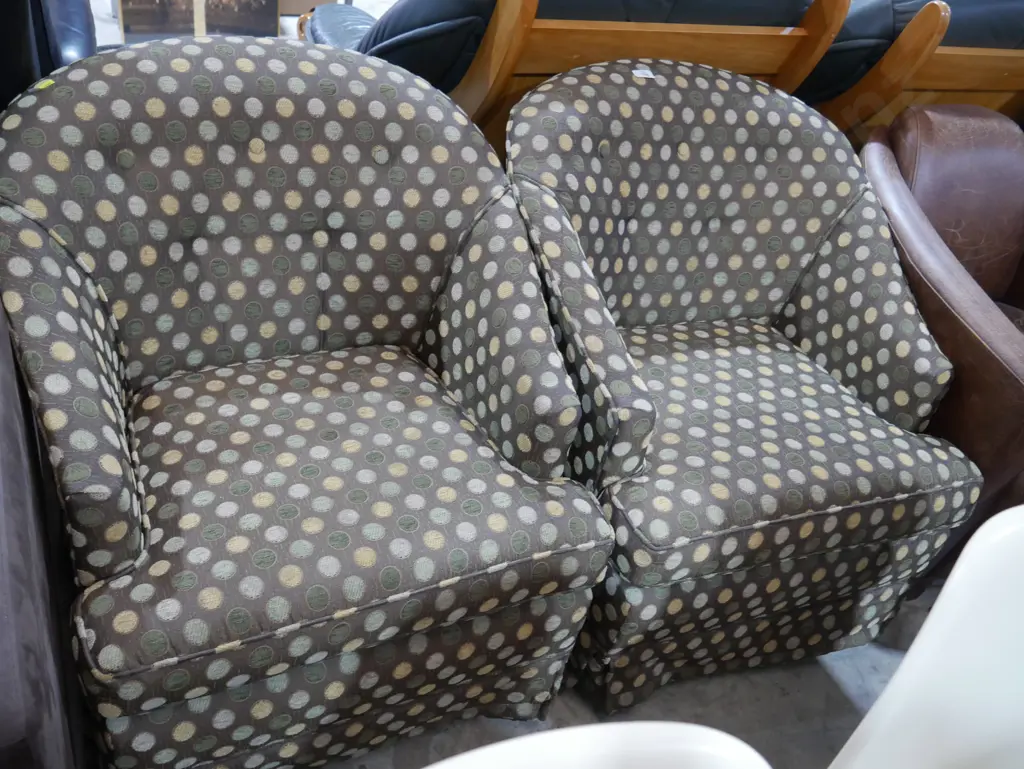 2 armchairs Image 1++