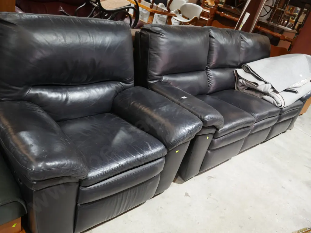Two-piece leather lounge suite Image 1++