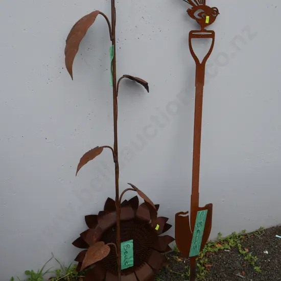 Metal garden ornaments (sunflower etc)