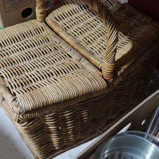 Cane picnic basket