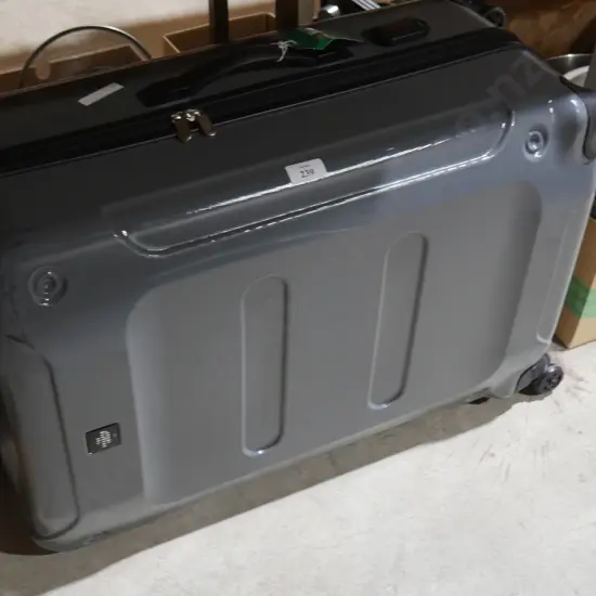 Hard shell suitcase