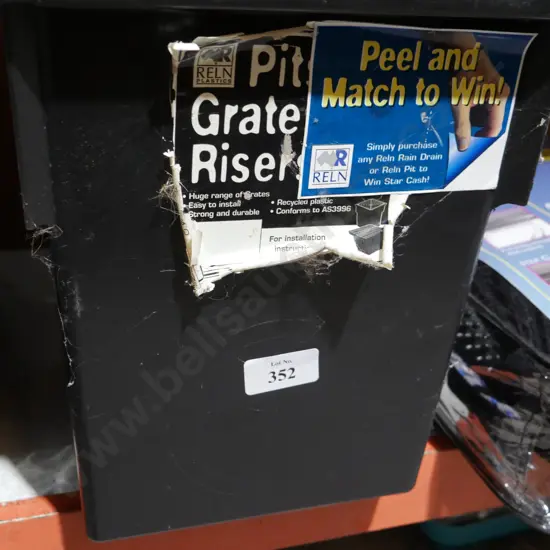 Pit grate riser