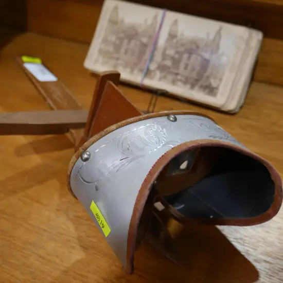 Stereoscope & quantity of cards