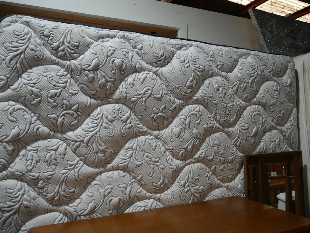 King size bed Image 1++