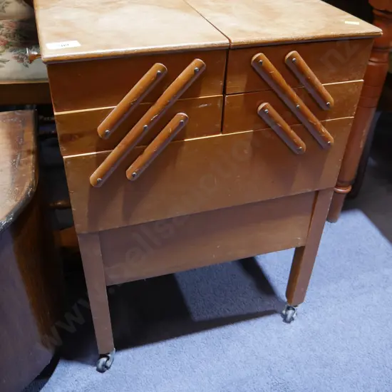 Concertina sewing box