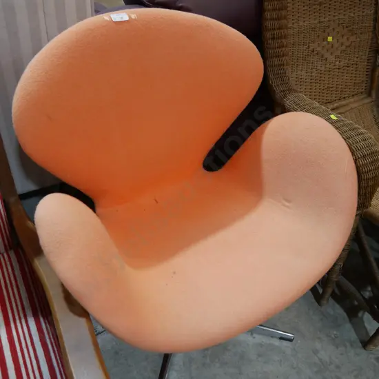Lip chair