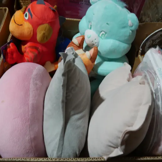 Teddy bears, pillows