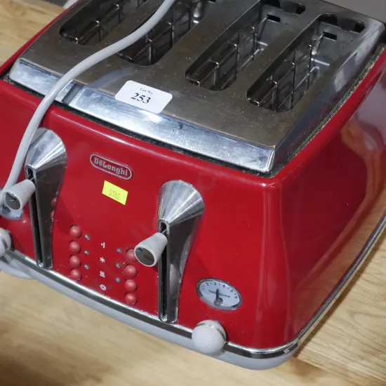 DeLonghi toaster