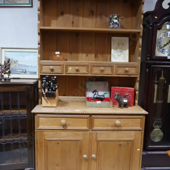 Hutch dresser