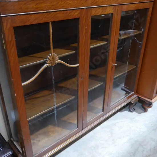 Display cabinet
