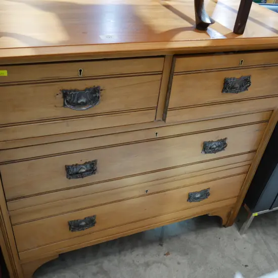 Chest of drawers
