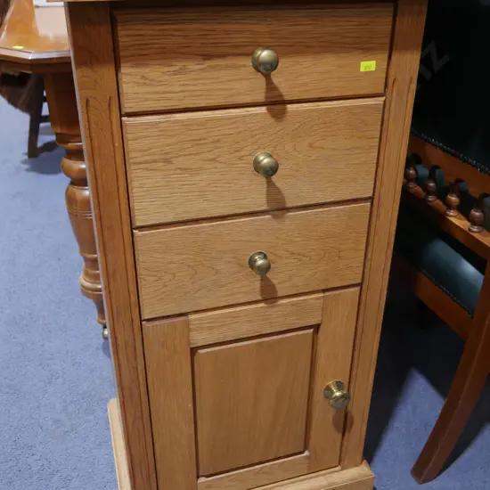 Oak chest of drawers