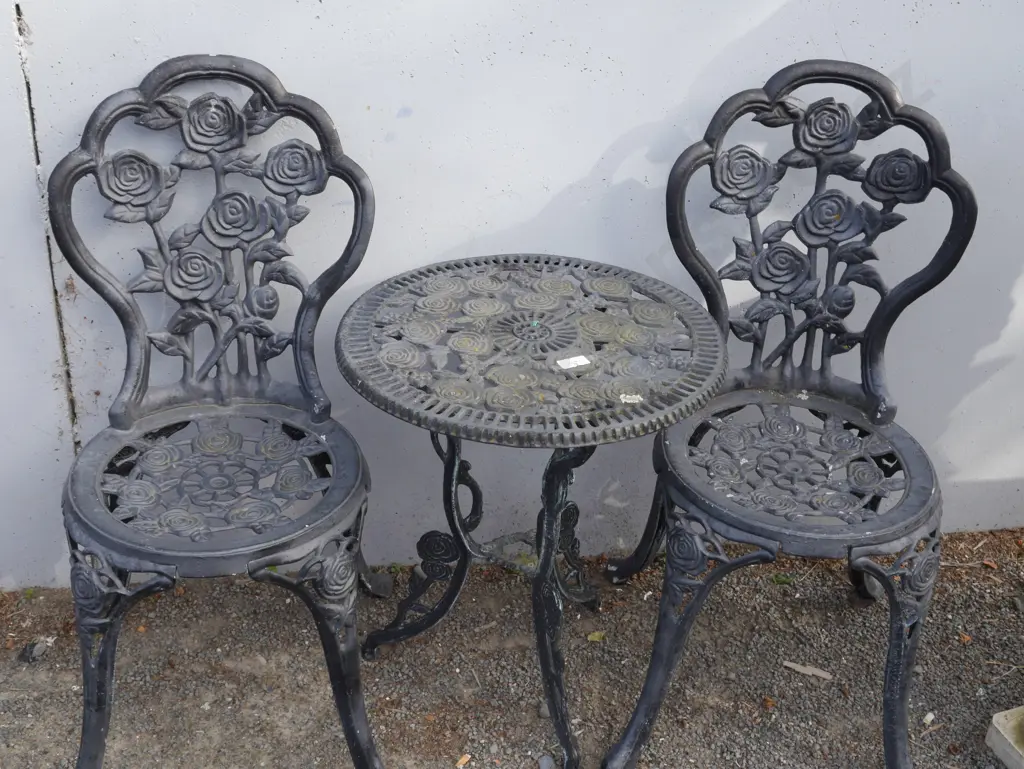 Black metal table and two chairs Image 1++